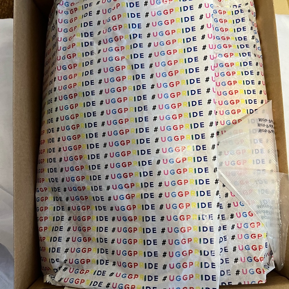 UGG AUTHENTIC FLUFF YEAH CALI PRIDE COLLAGE RAINBOW STRIPES SLIDES - Picture 14 of 17